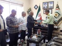 اهداء حکم عضویت در هیئت امنای ستاد توسعه و بازسازی عتبات عالیات شهرستان صحنه به جناب سرهنگ خسروی فرمانده محترم انتظامی شهرستان